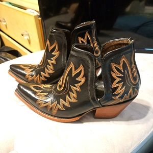 Ariat sz 9.5 "Dixon" Patent spade western bootie snip toe